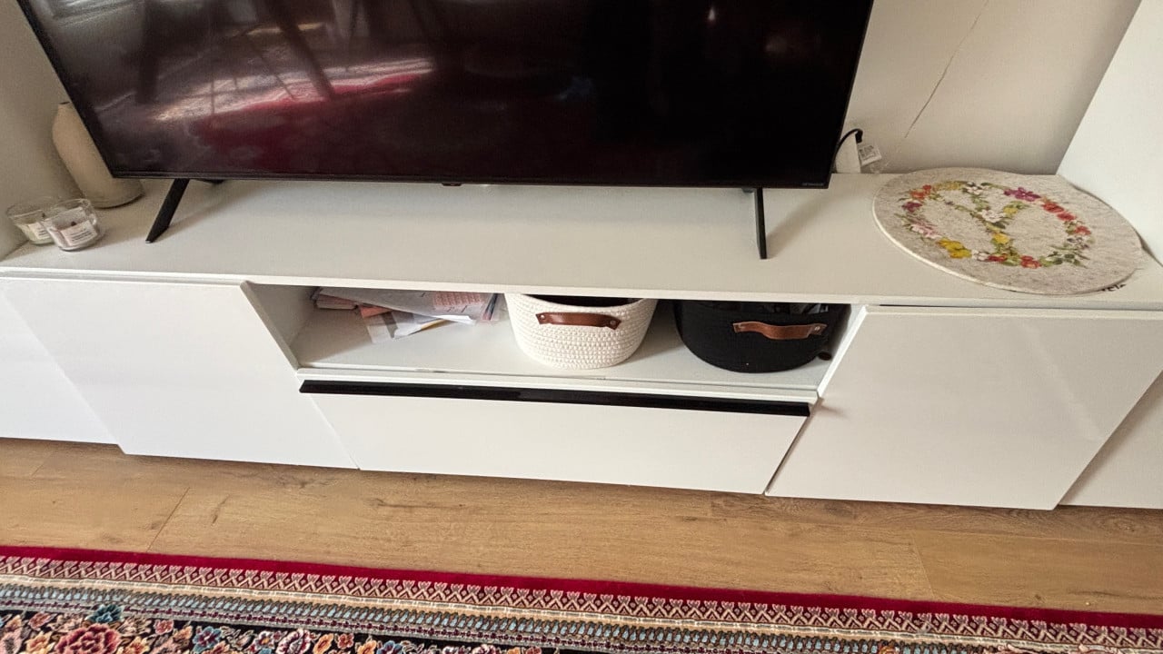 Moderne witte woonkamerkast – complete set met tv-meubel en plank
