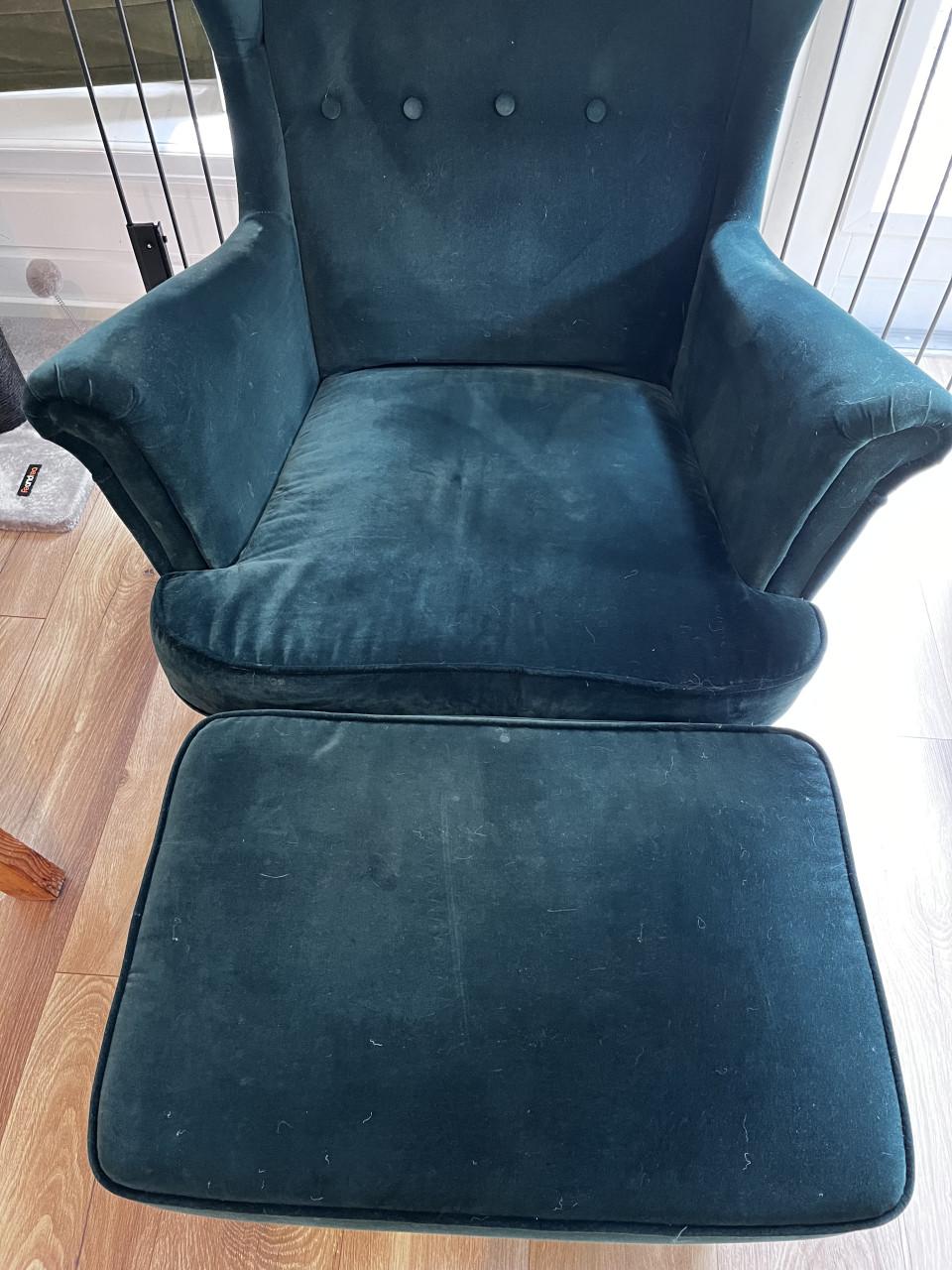 IKEA standmon oor fauteuil met voetenbank groen