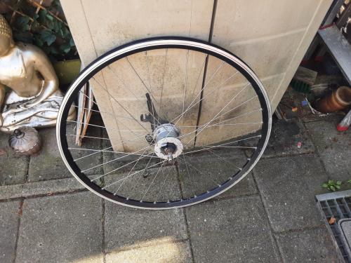 28 inch nexus voorwiel, naafdynamo, rollerbrake rem