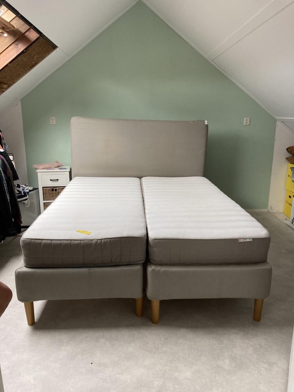Bed van IKEA 160