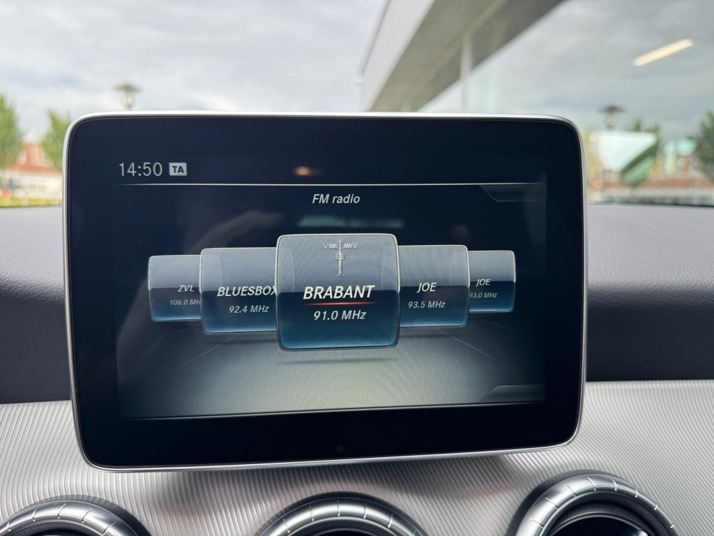 Mercedes-Benz Cla 180 urban automaat , apple-carplay , afneembare trekhaak