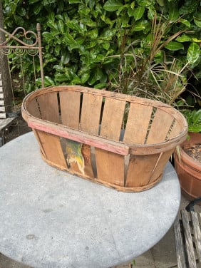 Oude houten fruitmand