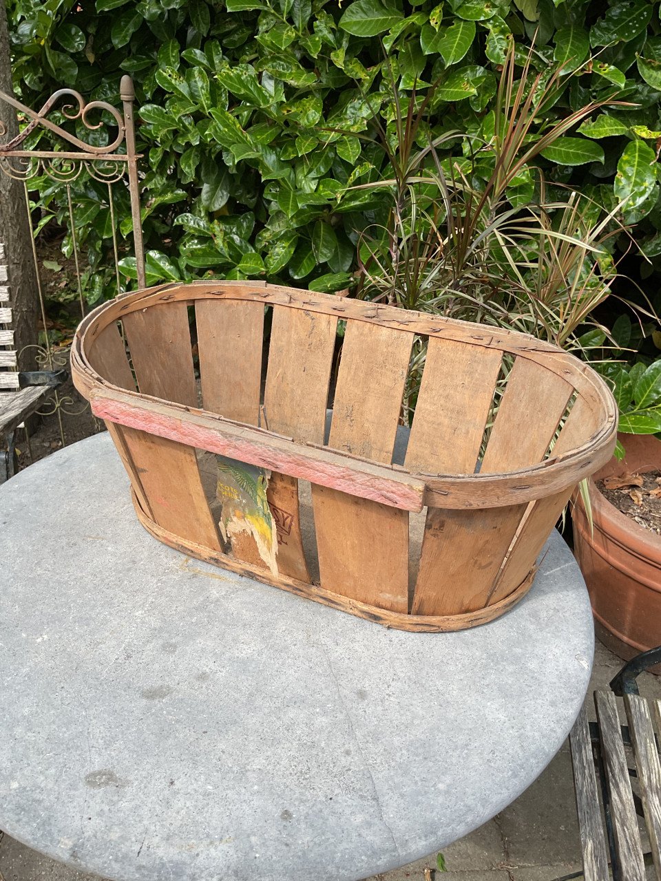 Oude houten fruitmand