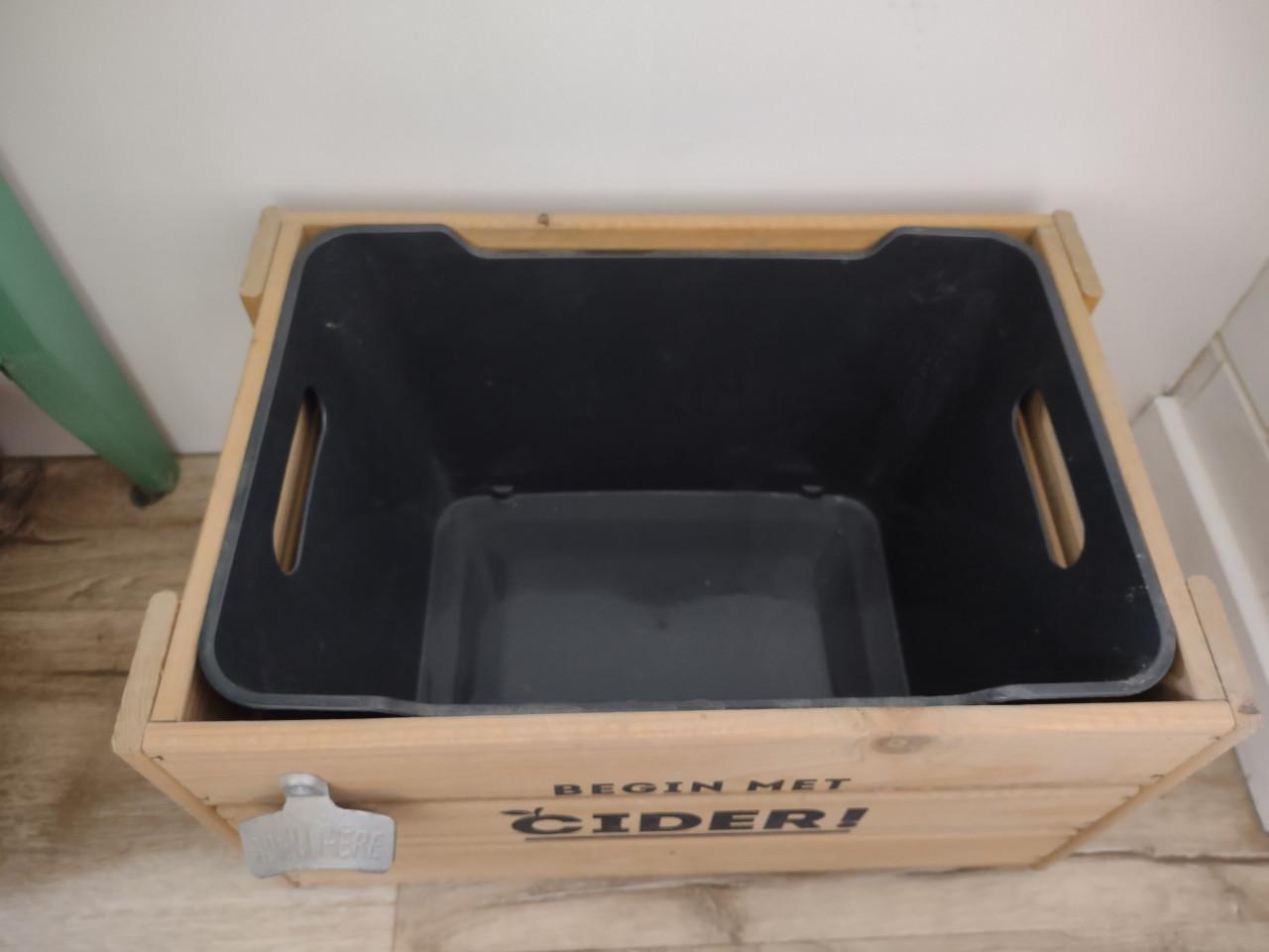 Nieuwe Apple Bandit cider koelbox, houten box met opener.