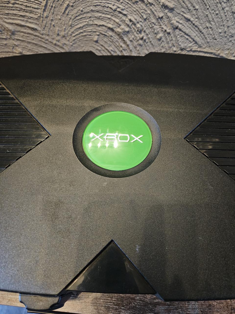 Originele Xbox met 2 controllers en afstandsbediening