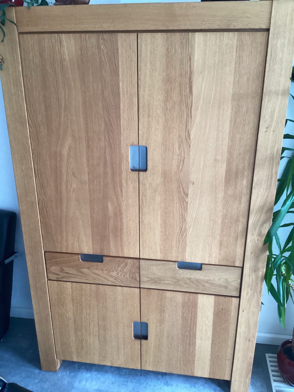 Meubels t.w. eiken tafel, kast en tv meubel