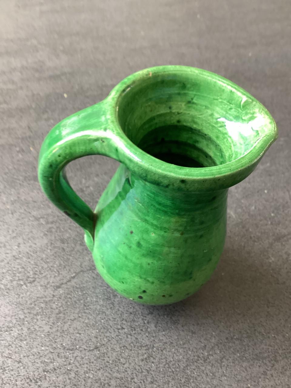Vintage Kannetje.  Groen geglazuurd aardewerk.