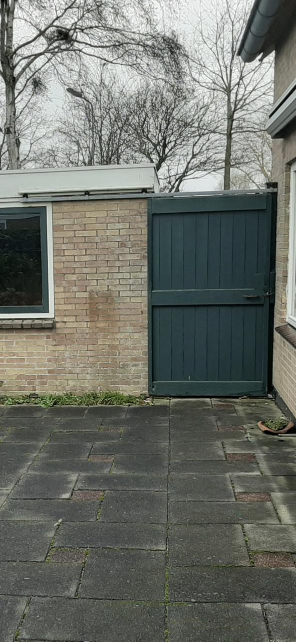 Houten schuif poort