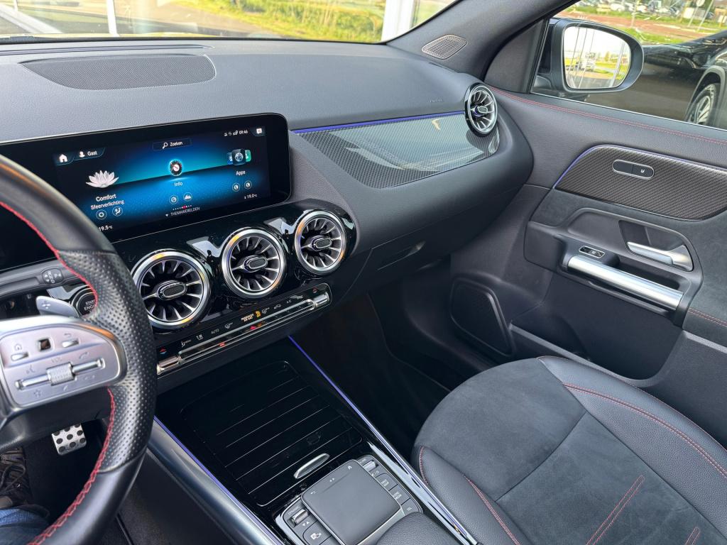 Mercedes-Benz Gla-klasse 200 amg line automaat , wegklapbare trekhaak , ach