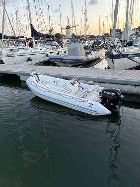 Zodiac yachtline 420(2024 tube) met 40 pk evinrude e-tec + riba trailer2020