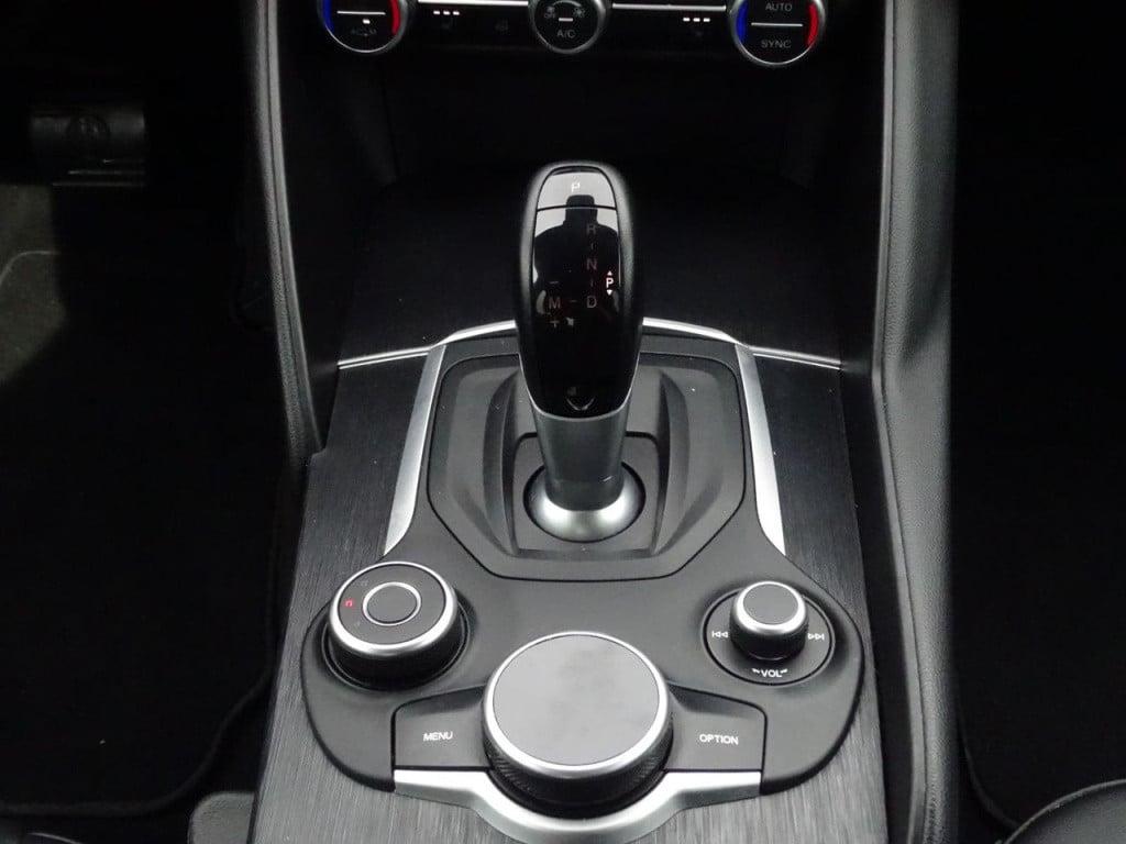 Alfa Romeo Giulia 2.0t b-tech stoel-&stuurwielverwarming | android auto | 1