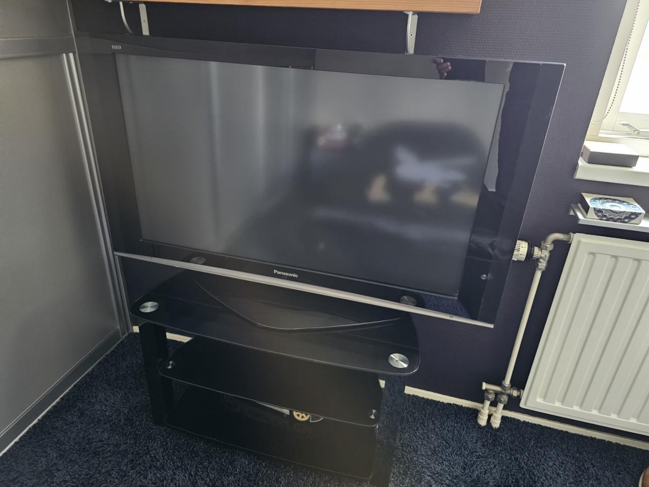 TV meubel met plasma TV