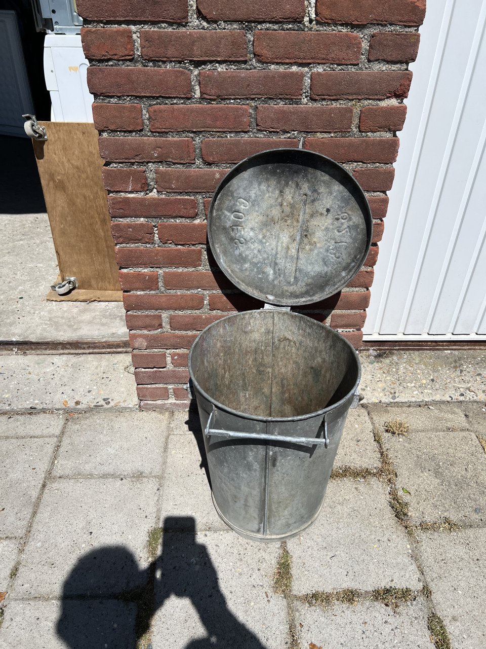 Zinken oud Vuilnisbak Goes 8273 in uitstekend staat