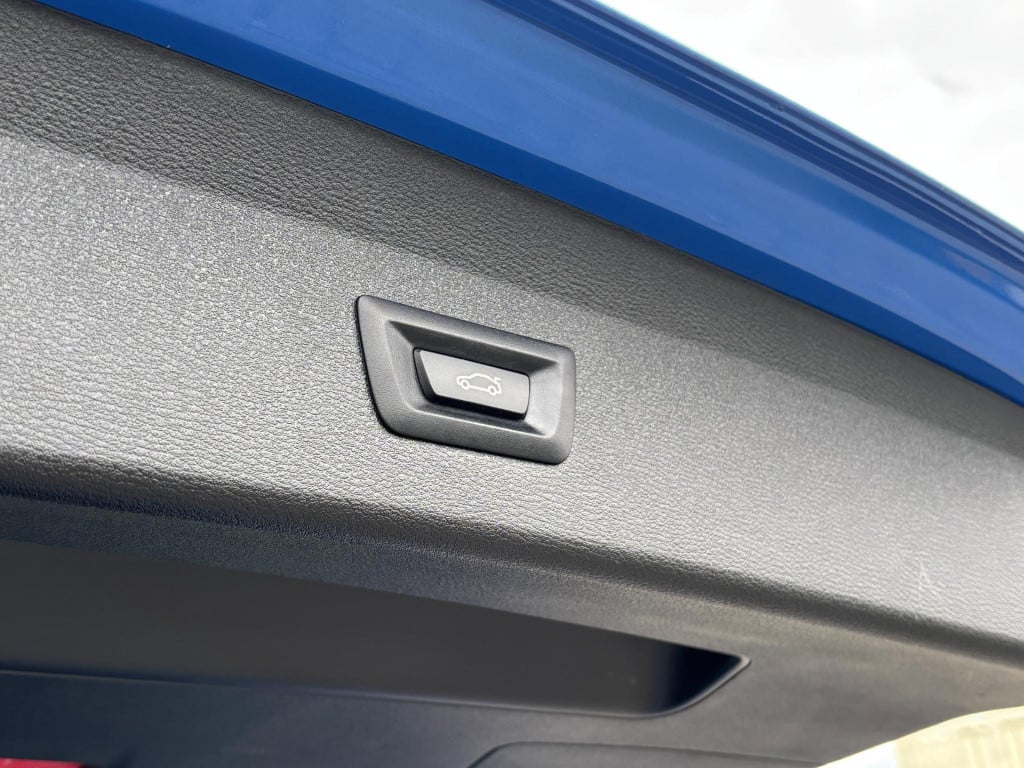 BMW X1 sdrive18i high executive m sport | trekhaak afneembaar | sportstoele
