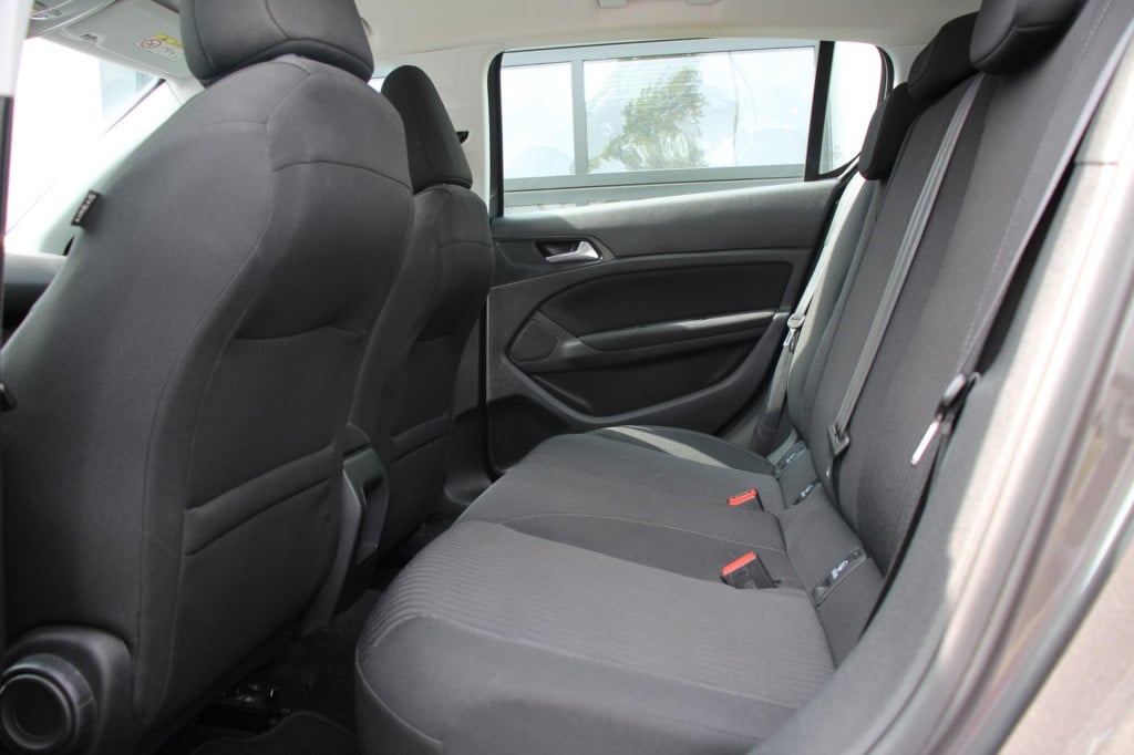 Peugeot 308 1.2 puretech active - cruise - navi - pdc - dis.riem 2024 v.v.!