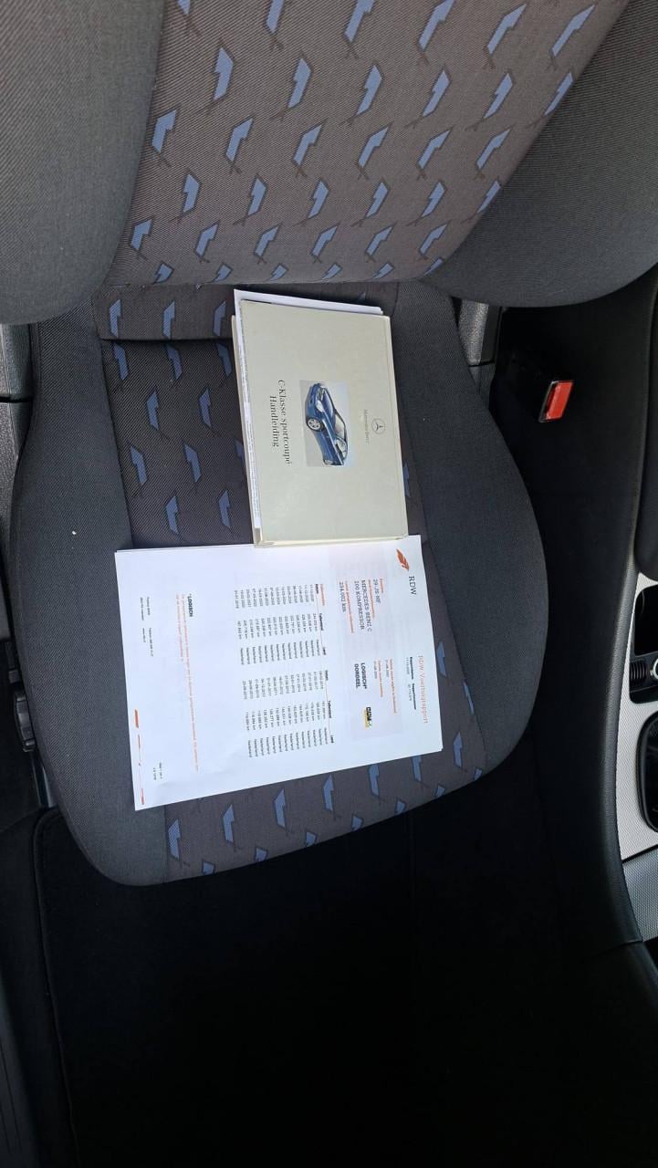 Mercedes C-KLASSE C 200 K Sportcoupe bj:2002 airco navigatie