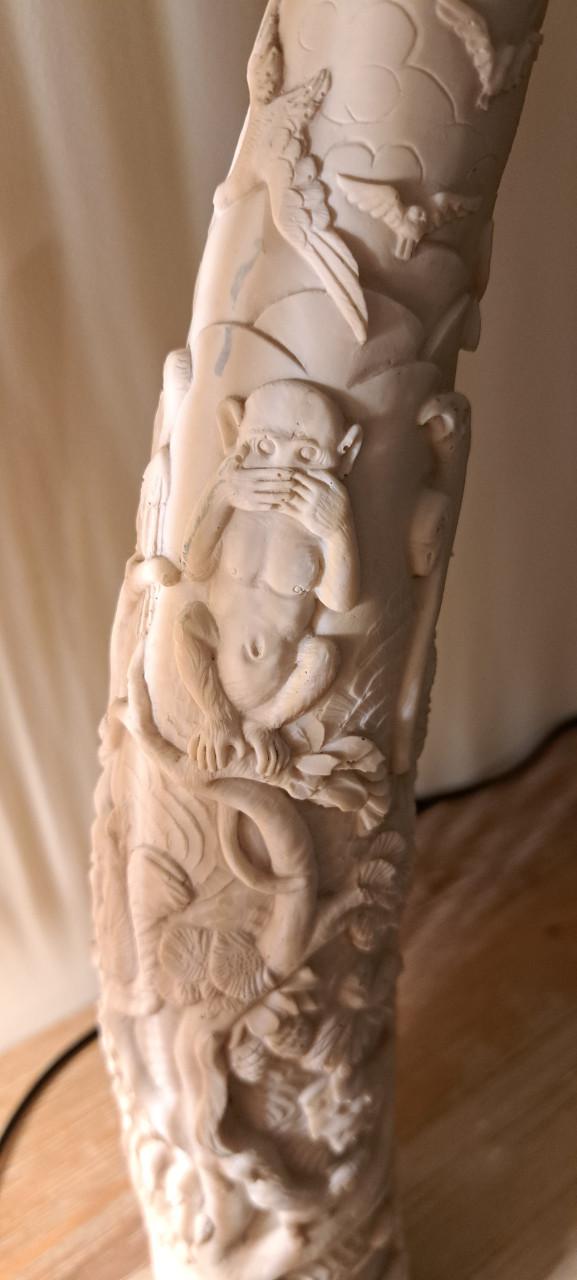 Speksteen slachtand. Horen zien en zwijgen.