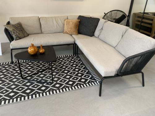 Loungset met kussens en tafel