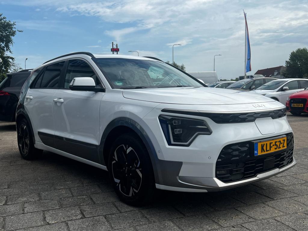 Kia Niro Ev executiveline 64.8 kwh full option, trekhaak afn. pearl white