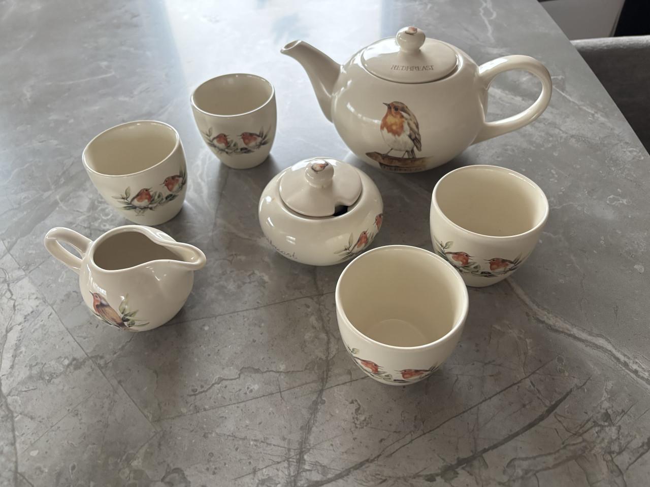 Te koop Theeservies van JET ( niet gebruikt)