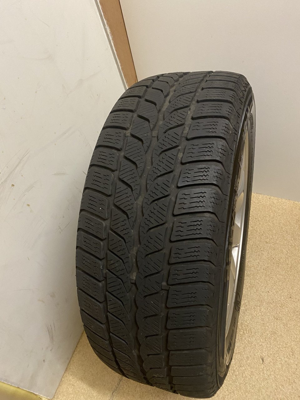 4 lichtmetalen velgen 16 inch met winterbanden volvo