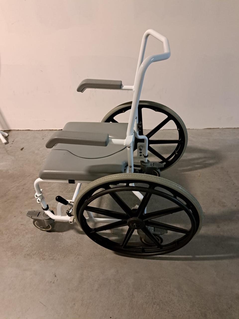 Douchestoel met toebehoren