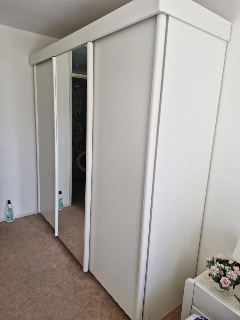 Grote kledingkast 3 schuifdeuren