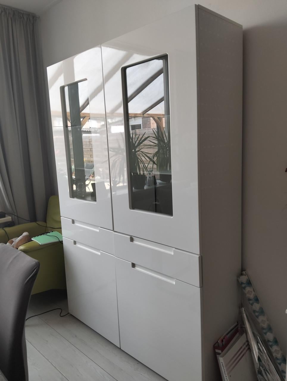 Mooie witte zgan kast