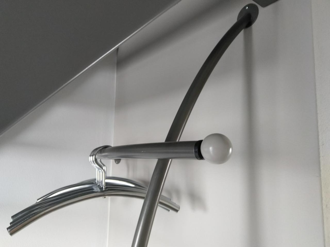 Kapstok type design met 10 chromen hangers