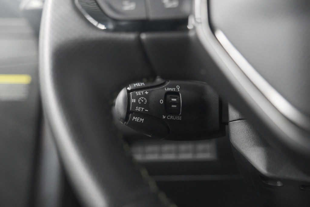 Peugeot 208 puretech 100 gt | camera | navigatie | apple carplay | parkeers