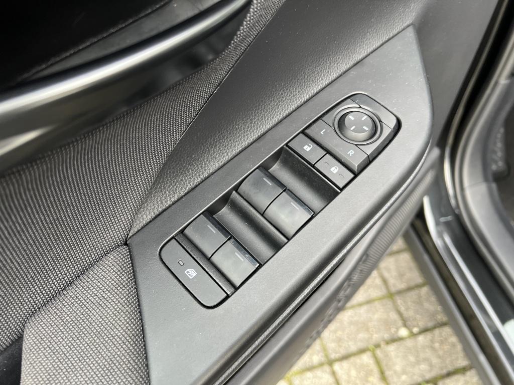 Toyota C-hr 1.8 hybrid 140 act