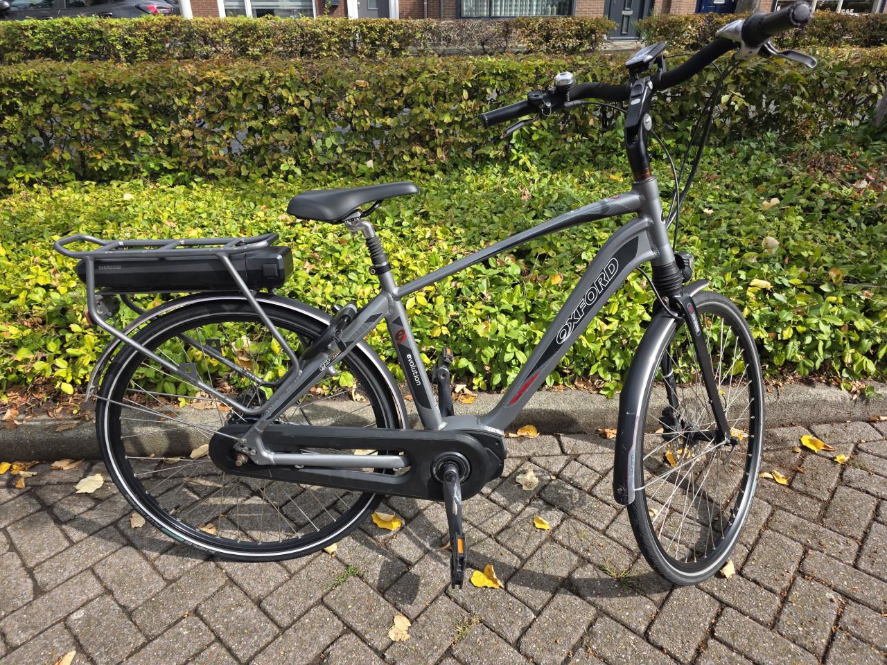 Keurig nette Oxford elektrische heren fiets met Shimano middenmotor