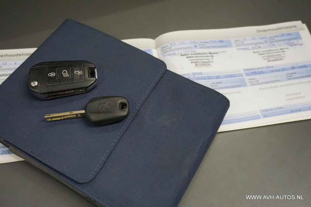 Peugeot 208 1.6 bluehdi blue lease executive, lesauto!