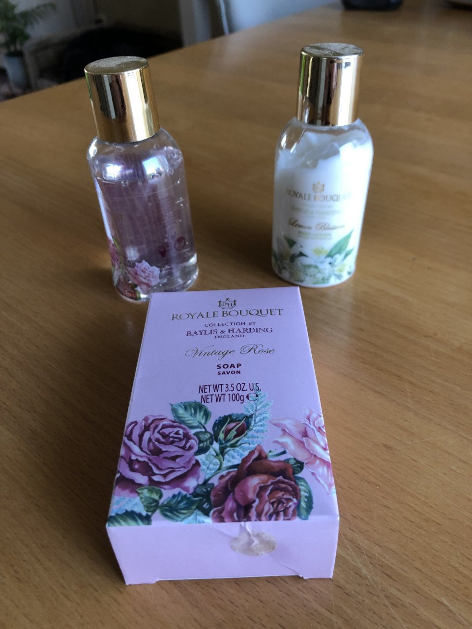 Te koop geschenksetje van "Royale Bouquet". (nieuw).