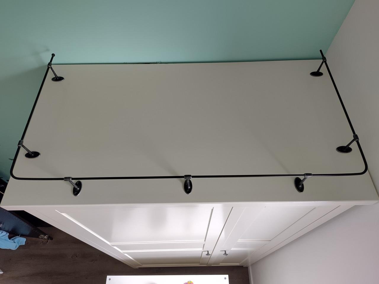 Kwalitatieve kledingkast aangeboden (Ikea Hemnes)