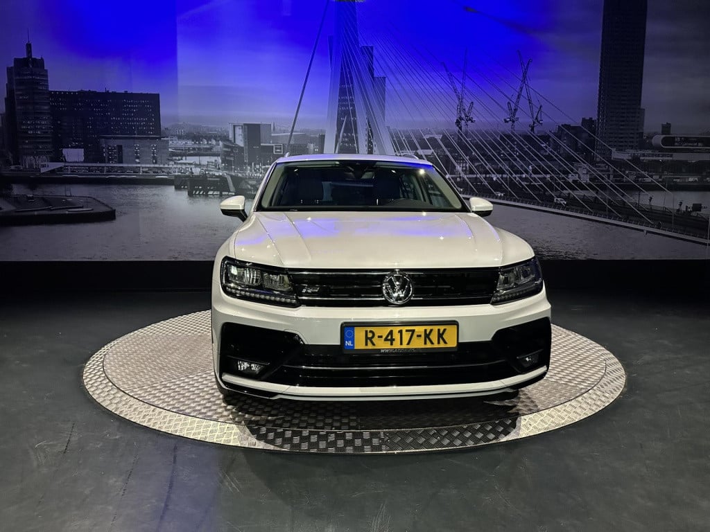 Volkswagen Tiguan 1.5 tsi act highline business r-line *topcomfortstoelen*p