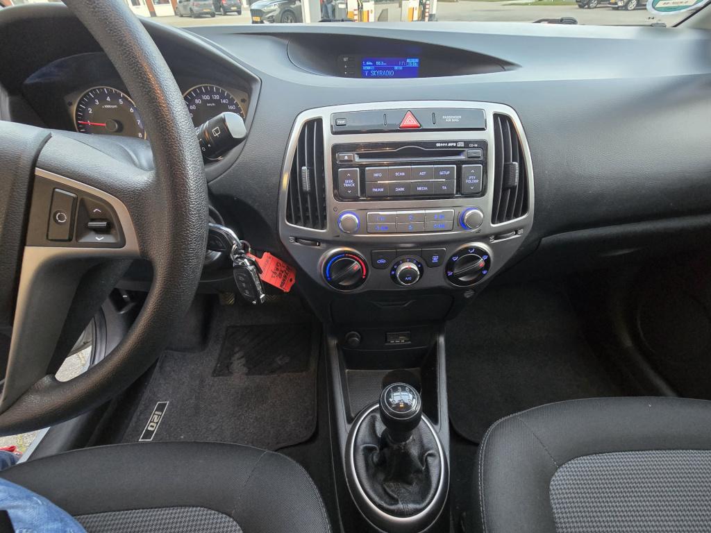 Hyundai I 20 1.2i business edition | radio | trekhaak