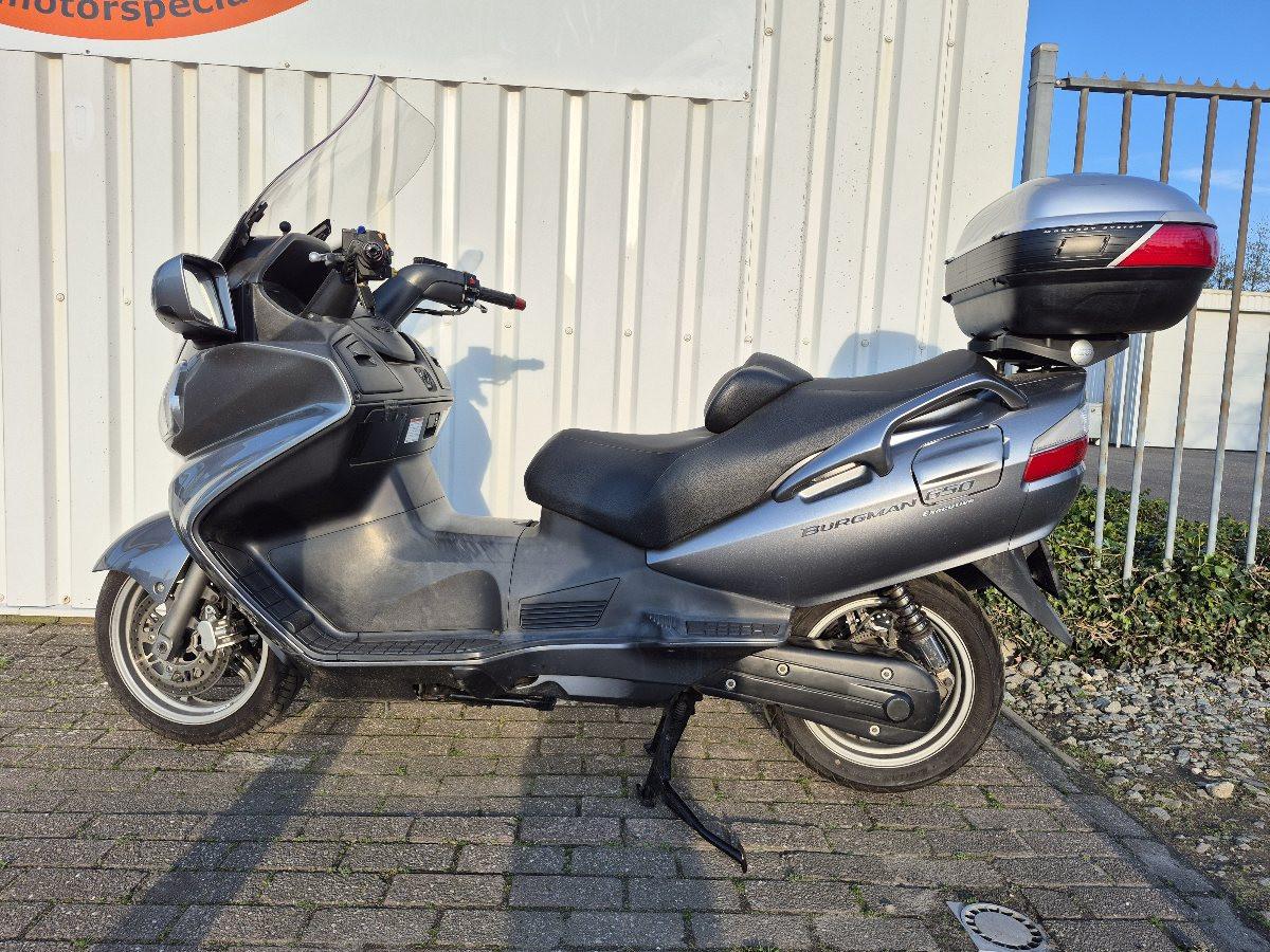 Suzuki Burgman 650 executive uit 2007
