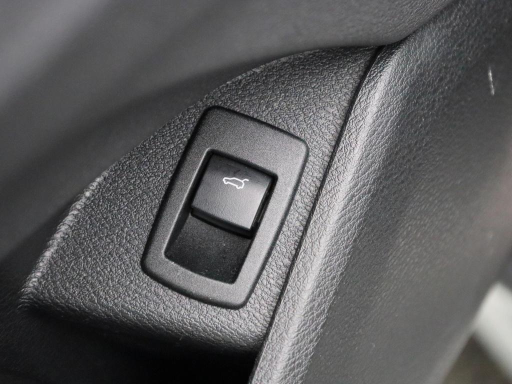 BMW X1 sdrive20i business edition plus | automaat | stoel verwarming | lede