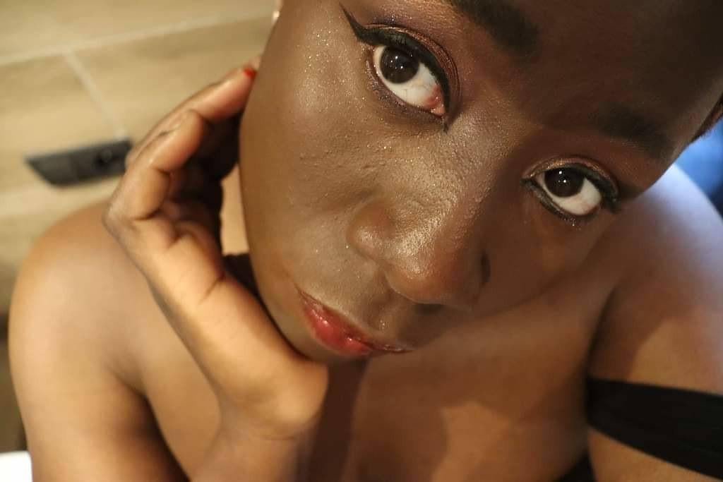 Foto Model Aangeboden