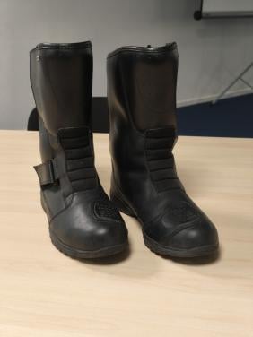 Te koop nette motorlaarzen.