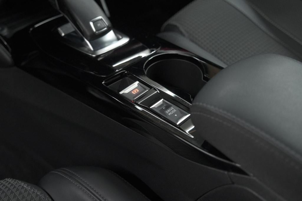 Peugeot 2008 puretech 130 eat8 gt-line | stoelverwarming | camera | dodehoe