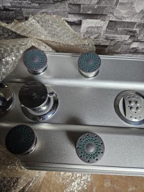 Nog nieuwe complete douchepaneel aluminium met 8 massagejets