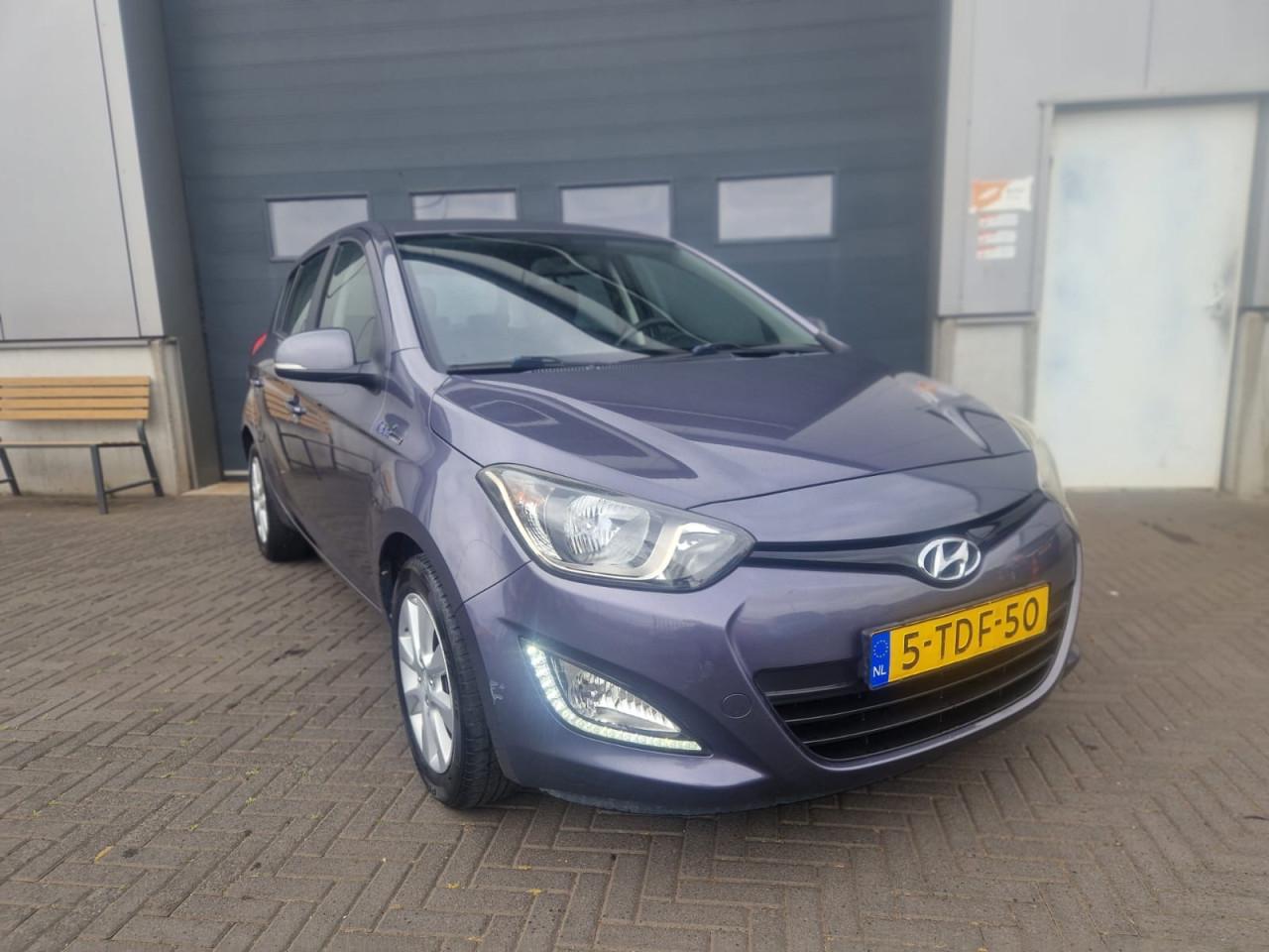 TE KOOP HYUNDAI i20 1.2i I DEAL EURO 5 ZUINIGHEIDSLABEL B 113.789 KM