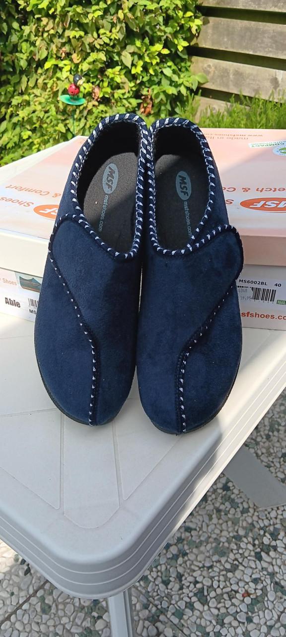 DAMESPANTOFFELS met KLITTENBAND, MAAT 40  🦶🏼🦶🏼 (NIEUW IN DOOS)