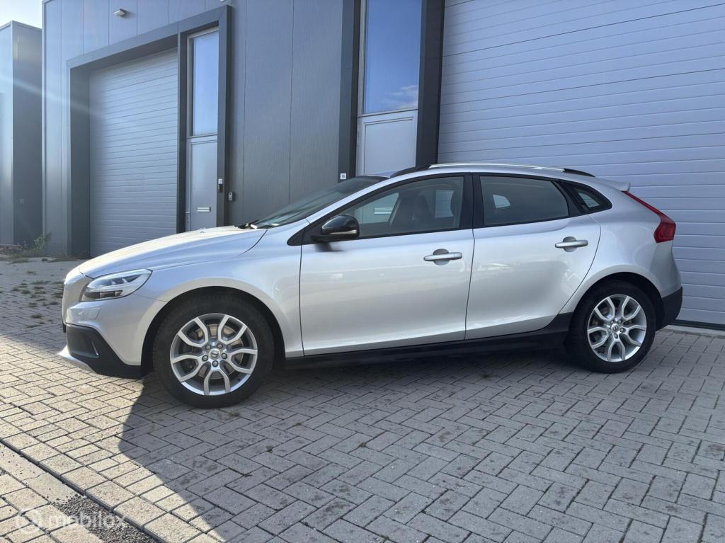 Volvo V40 cross country 2.0 t3 momentum