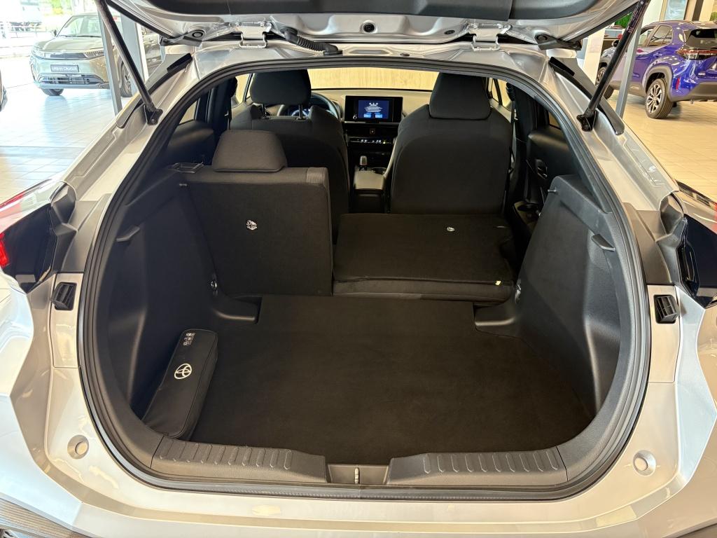 Toyota C-hr 1.8 hybrid 140 dyn