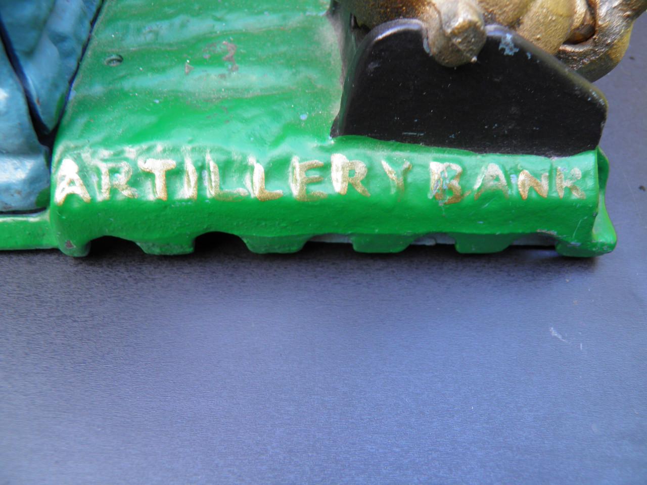 Antieke gietijzeren Artillery Bank spaarpot