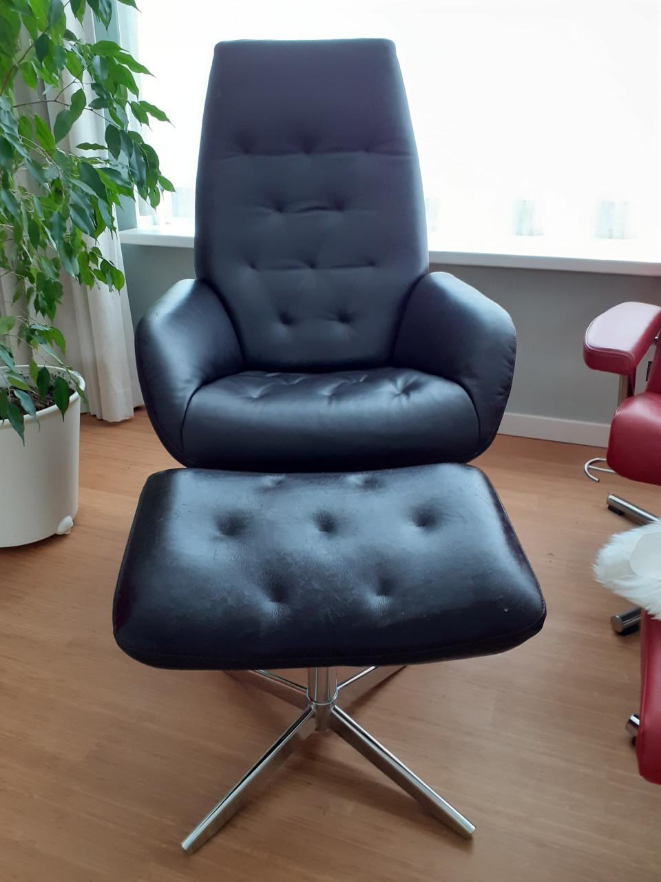 Crème-witte lederen Ergoline tweezitbank en comfortabele Montel fauteuil