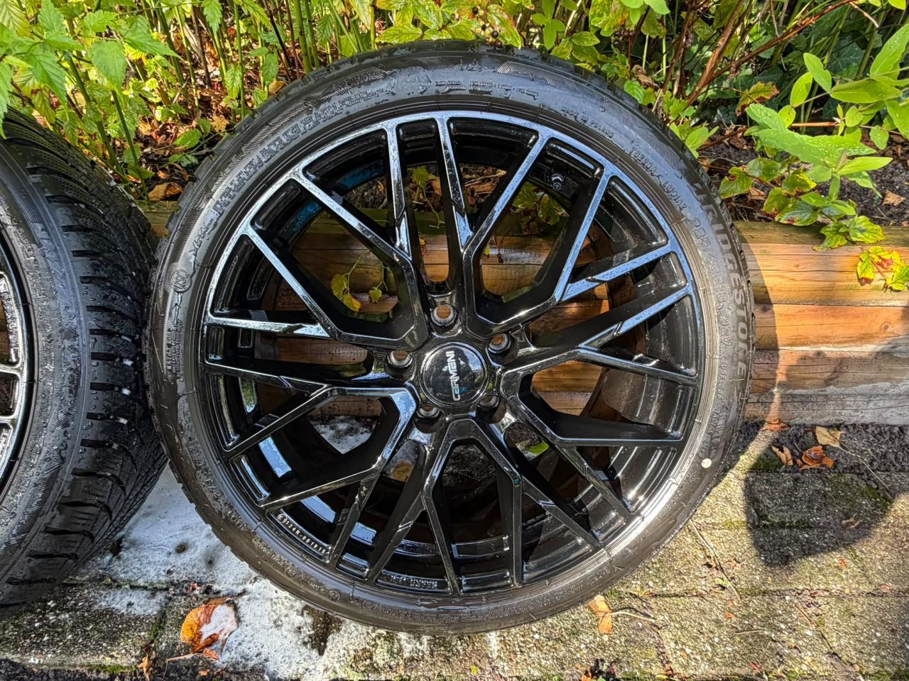 Winterbanden set 18 '' 225/40VR18
